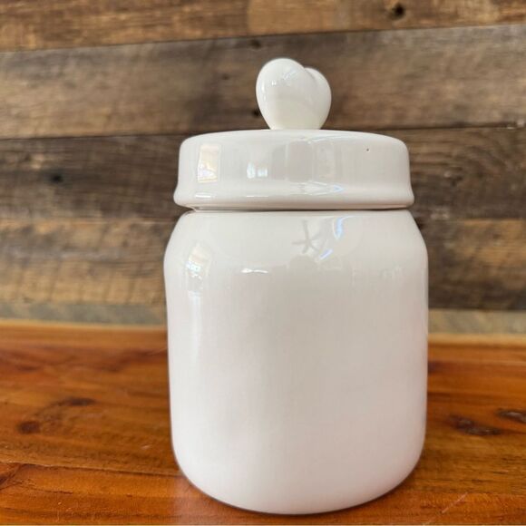 Rae Dunn small canister with hearts NEW - Picture 3 of 8